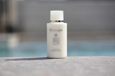 Botella de Bio Limpiador de 150ml de Evolugie en primer plano.