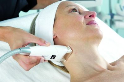 Tratamiento facial con tecnología LPG en Aloha Day Spa para regeneración celular.