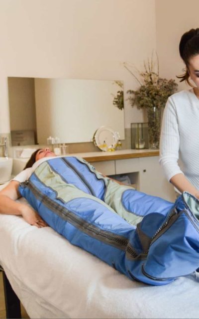 Tratamiento de presoterapia en Aloha Day Spa para mejorar circulación y bienestar.